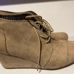 Women’s platform shoes